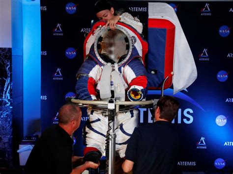 La NASA Presenta Los Nuevos Trajes Para Volver A La Luna