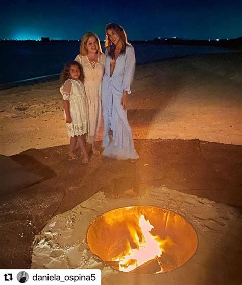 Daniela Ospina cautivó a sus fans con foto en bikini tomando el sol