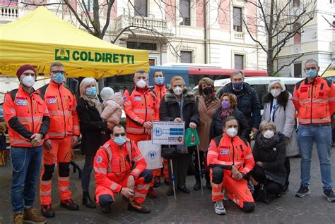 Ancona Campagna Amica E Patronesse Insieme Per La Croce Gialla