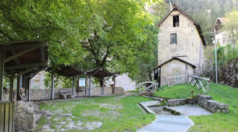 La Roggia Dei Mulini A Lozzo Di Cadore