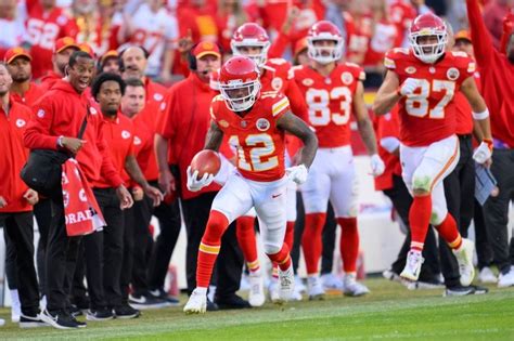 Chiefs’ WR Mecole Hardman comes up big in first game back with team : r ...