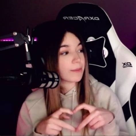 Pin de 𝑲𝒂𝒎𝒊𝒍𝒂 ᐢ ˬ ᐢ୨୧ en Streamers ᐢ ˬ ᐢ Celebridades