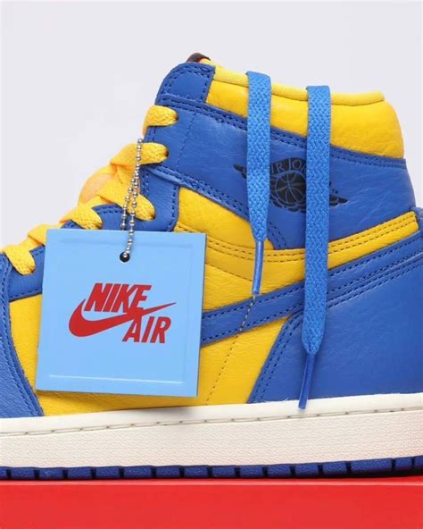 Nike Wmns Air Jordan Retro High Og Rev