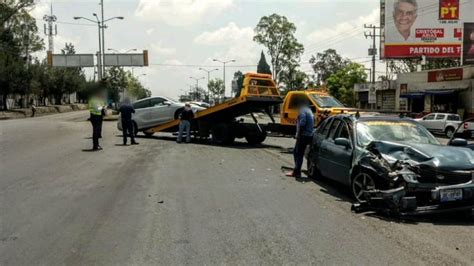 Morelia Dos Autos Chocan Y Quedan Tres Heridos En La Madero Poniente