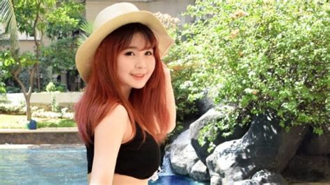 6 Hot Sexy Clarissa Punipun Bikini Pics