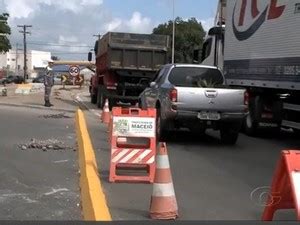 G1 Motoristas reclamam de mudanças na rotatória da PRF em Maceió