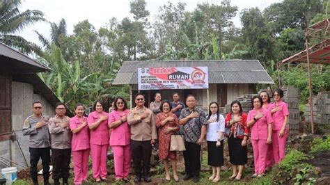 Bakti Sosial Bedah Rumah Polres Tomohon Sulawesi Utara Dalam Rangka