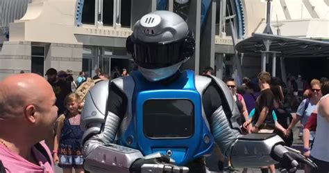 New Robot Patrols The Streets Of Walt Disney Worlds Tomorrowland The