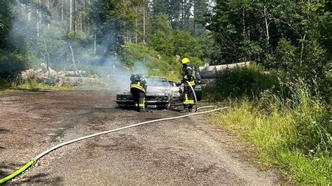 L Bei Zorge Auto Steht In Flammen Feuerwehr Ist Im Einsatz