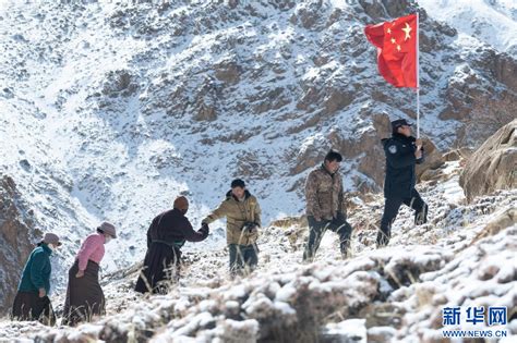 西藏移民警察在冰峰雪岭里开展巡逻踏查西藏新闻中国西藏网