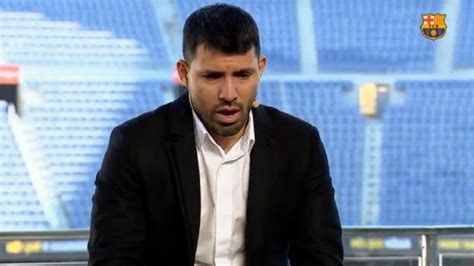 Entre lágrimas Kun Agüero anunció que se retira del fútbol