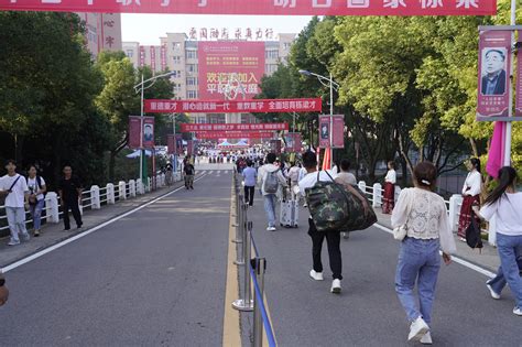 迎新进行时｜我校喜迎2023级新生入学 平顶山工业职业技术学院