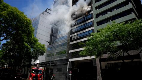 Argentina Un Muerto Y 36 Personas Hospitalizadas Tras Incendio