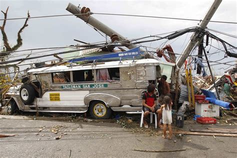 22 Photographs That Show The True Destruction Caused By Typhoon Haiyan