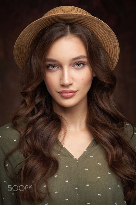 Alexander Vinogradov Women Hat Brunette Long Hair Wavy Hair Portrait