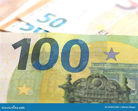 Notas Ou Notas De Euro 100 E 50 Euros Foto De Stock Imagem De