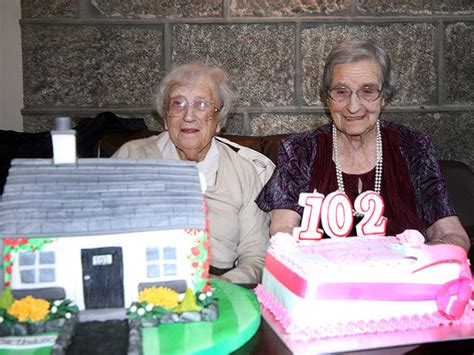 Worlds Oldest Twins Are 102 Year Old Scottish Sisters Says Guinness