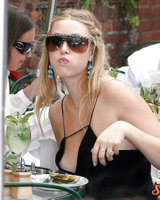 Downblouse Oops No Bra Nipples Clevage Porn Pictures XXX Photos Sex Images 1895483 PICTOA