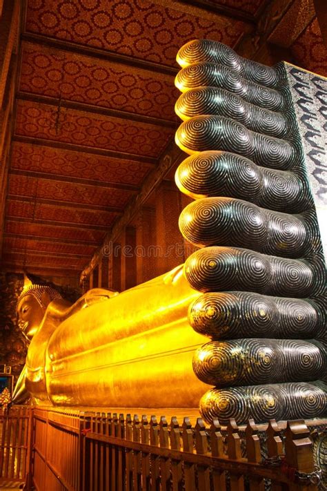 Reclining Buddha at Wat Pho Stock Photo - Image of reclining, detail ...