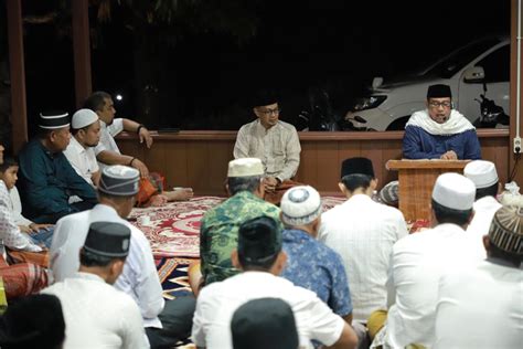 Pimpin Pengajian Halaqah Di Meuligoe Abah Junaidi Kembali Bahas Tata