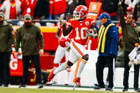 Tyreek Hill 40 -Yard Dash Speed Among Best Ever – but There’s a Catch ...