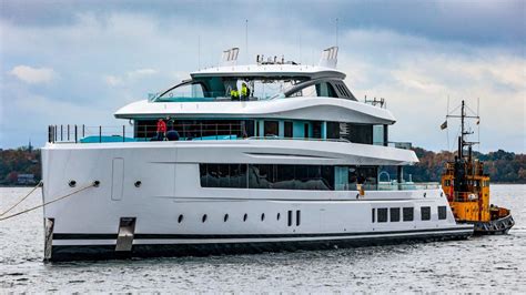 Nach Stapellauf Yacht Cali Wieder Bei Werft L Rssen Kr Ger Shz