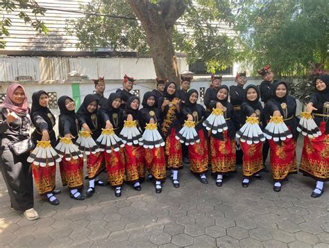 Festival Paduan Suara Etnik Nusantara Smp Negeri 2 Muncar