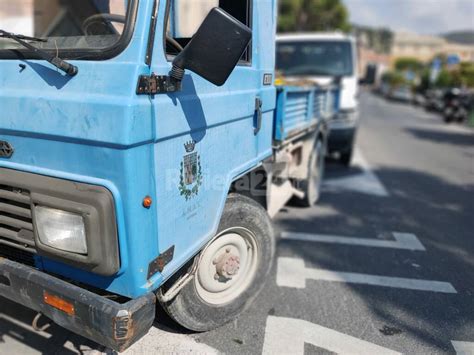 Imperia Alla Marina Di Porto Esplode Tubo Dell Acquedotto Addetti