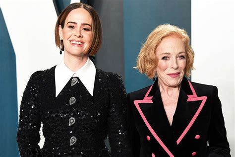 sarah paulson praises girlfriend holland taylors style exclusive