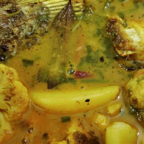 Aloo Fulkopi Diye Rui Macher Jhol Bengali Fish Curry Recipe Swarnab