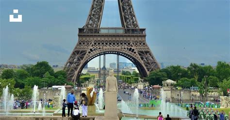 La Tour Eiffel Dominant La Ville De Paris Photo Photo Paris Gratuite