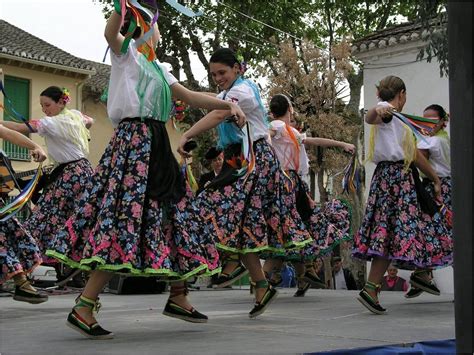 El grupo de Coros y Danzas de Granada actuará en Polonia