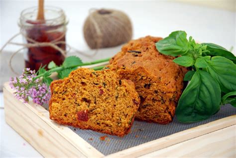 Cake De Tomate Seco Y Albahaca