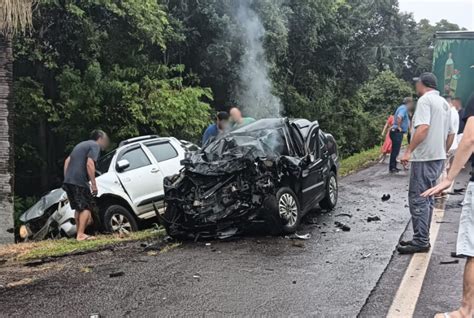 Morte No Tr Nsito Duas Pessoas Morrem Ap S Grave Acidente Entre Carro