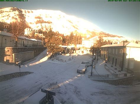 La Neve Torna A Dare Spettacolo Bianco Risveglio Domenicale Per L