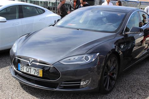 As Imagens Do Primeiro Encontro De Carros Tesla Em Portugal Future Behind