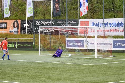 Vitesse Laat Weer Punten Liggen Nu Tegen Laagvlieger Hoofddorp