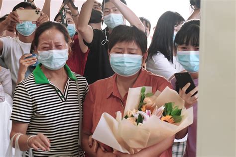 郑州8岁女孩捐献器官救5人，父母洒泪提前为她过9岁生日直击现场澎湃新闻 The Paper