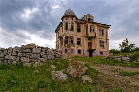 Haunted Victorian Houses Stock Photos, Pictures & Royalty-Free Images ...