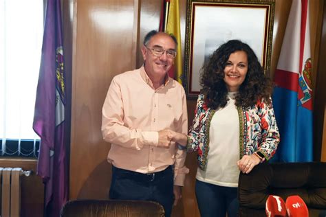 Silvia Cao Y Siredo Benavides Sellan El Pacto De Legislatura Para