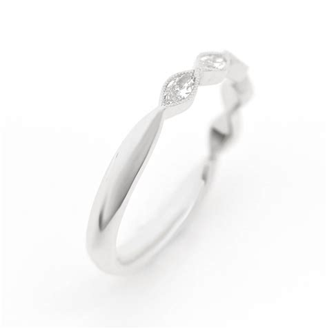 Bague Marquises Rivi Re Et Mille Grains En Or Blanc Et Sertie De