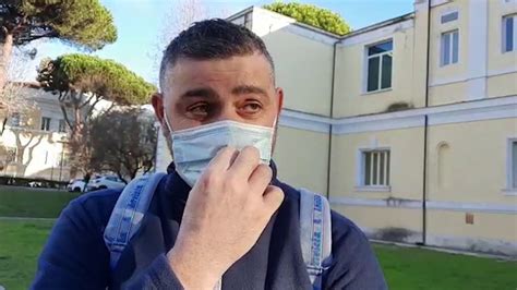 Le Lacrime Dell Operatore Sanitario Vaccinato Allo Spallanzani Il