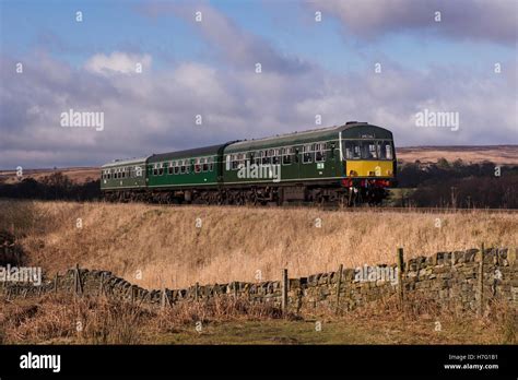 Br Class 101 Diesel Multiple Unit No 101685 Daisy Locomotive Train Traveling On The North