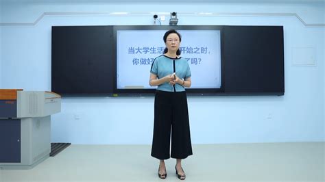 饕餮盛宴 好评如潮 ——学校2021级新生“开学第一课”圆满结束 河南开封科技传媒学院