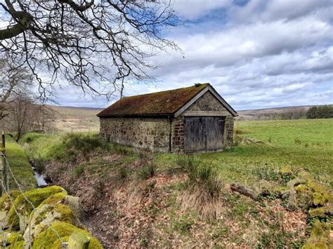 Field Barn With A Moss Covered Roof Ian Calderwood Cc By Sa 2 0