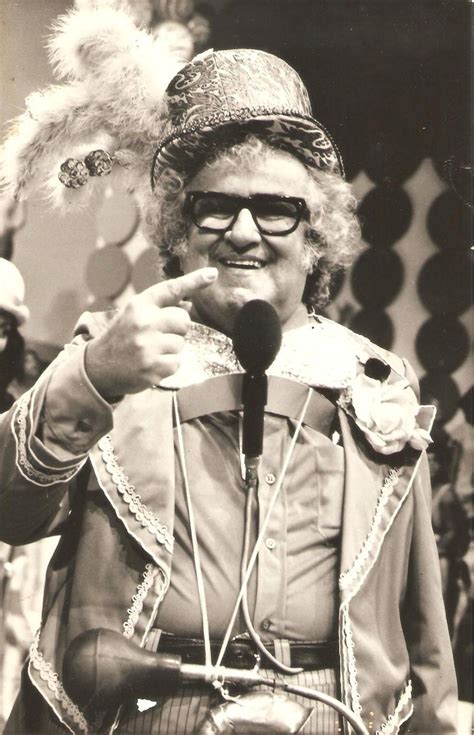 Apelido De Abelardo Barbosa Na Tv Velho - Chacrinha - Abelardo Barbosa, foi um comunicador de rádio e televisão ...
