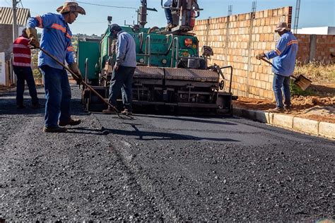 Prefeitura De Arax Revitaliza Ruas Nos Bairros Santa M Nica E Domingos