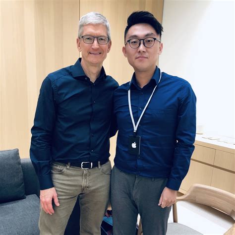 独家专访苹果 Ceo Tim Cook：我们从中国学会了做大屏 Iphone 和双卡双待 爱范儿