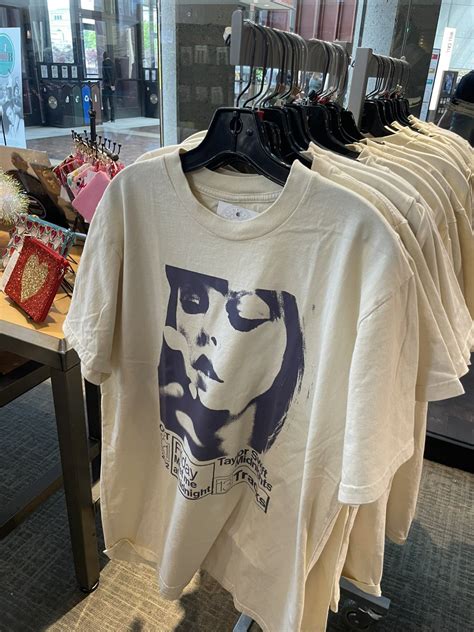 Taylor Swift News on Twitter: "🛍️ | Merch at the new Taylor Swift ...