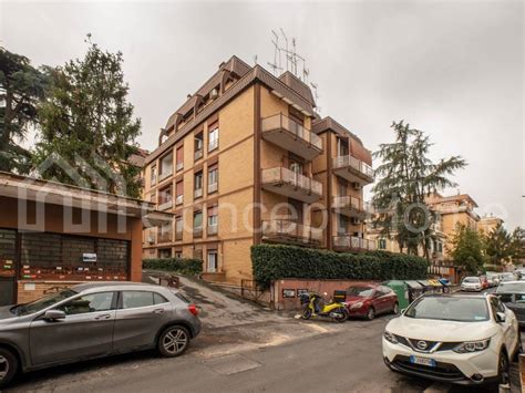 Vendita Appartamento Roma Trilocale In Via Dei Cristofori 55 Buono